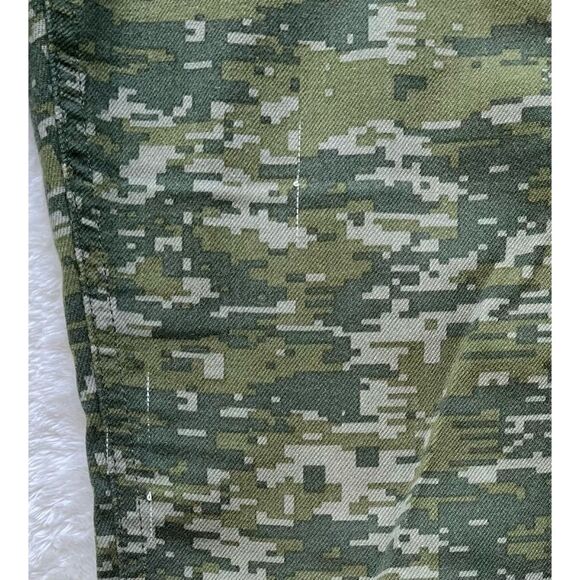 Rag & Bone Skinny Low Rise Jeans in Green Digital Graphic Camo Print, Size 25 - Picture 16 of 16